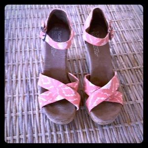 Tom’s Wedge Sandals - size 7 - Rare Coral Edition